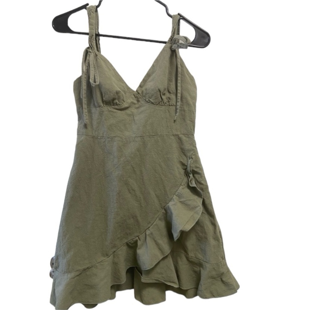 Small‎ women’s olive green dress w ruffles